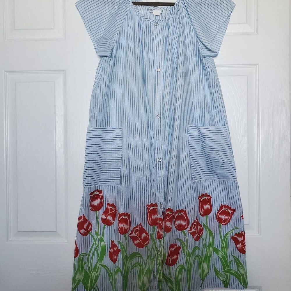 VINTAGE Willow Creek Medium Blue and White Stripe Tulip Nightgown Duster Floral